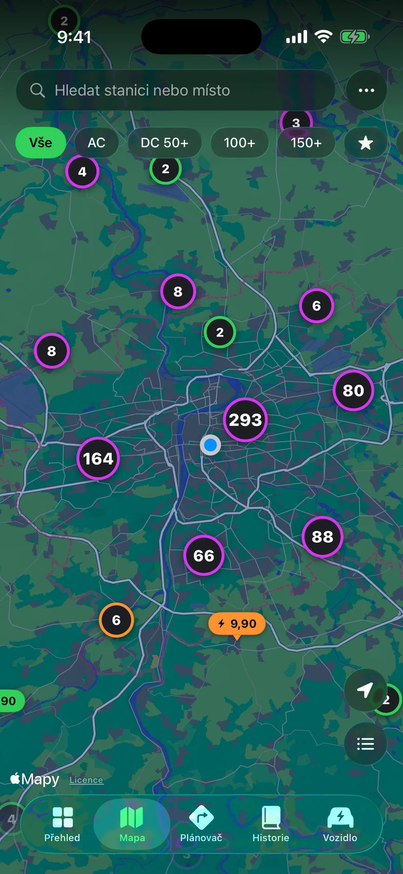 Mapa nabíjecích stanic v Česku se shluky podle počtu stanic